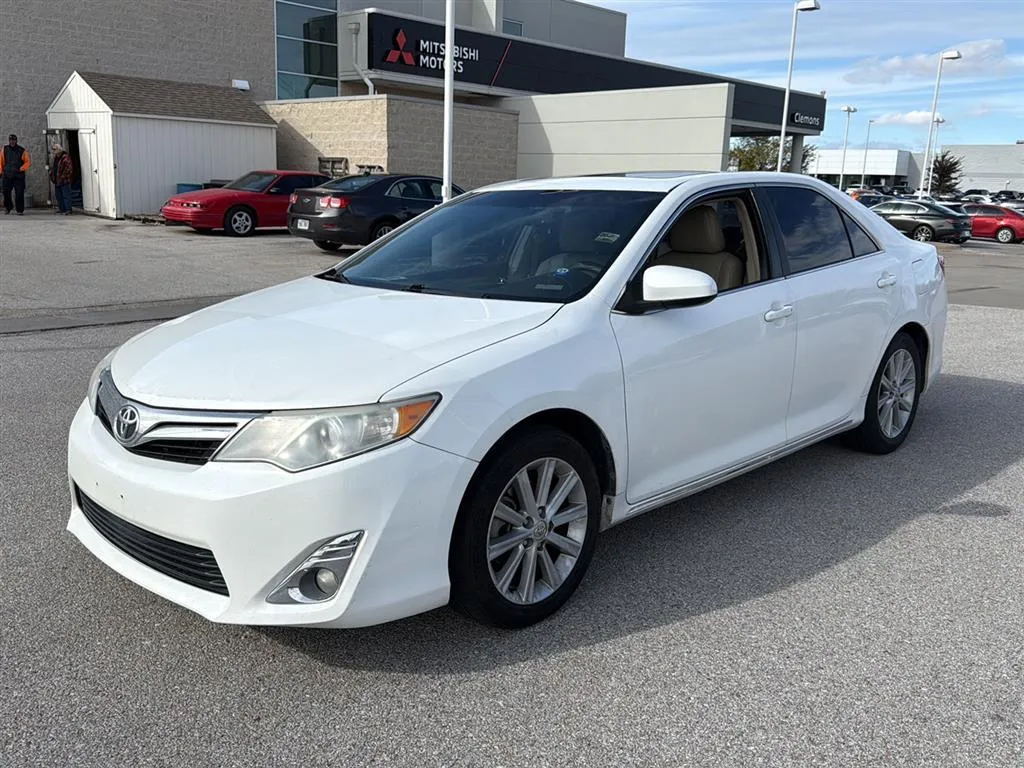 White 2013 Toyota Camry XLE for sale in Lincoln, NE