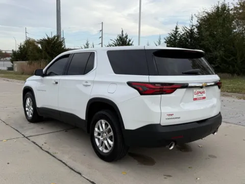 More photos of 2022 Chevrolet Traverse LS at Clemons Mitsubishi, NE