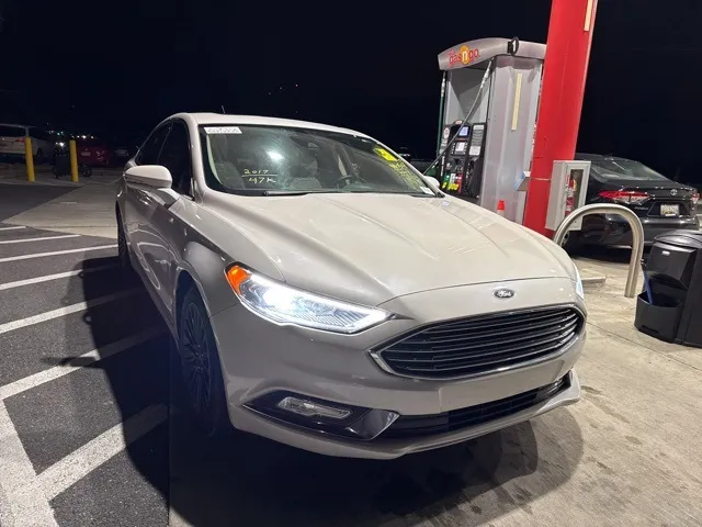 2017 Ford Fusion SE's photo
