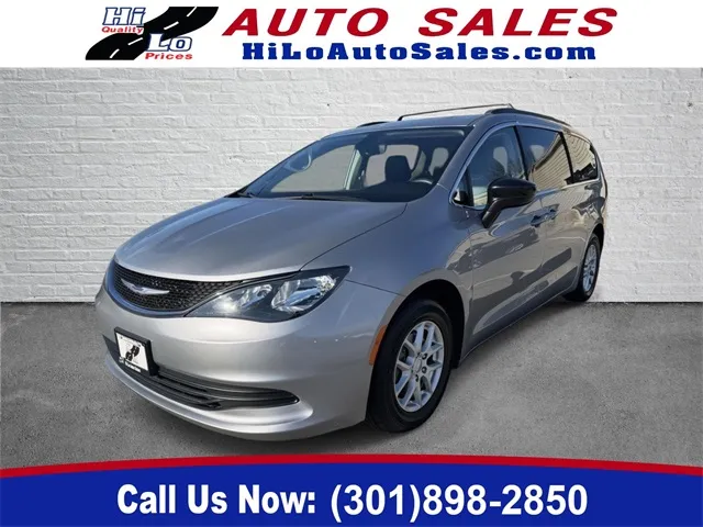 2020 Chrysler Voyager LXI's photo