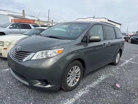 Green 2014 Toyota Sienna XLE for sale in Frederick, MD