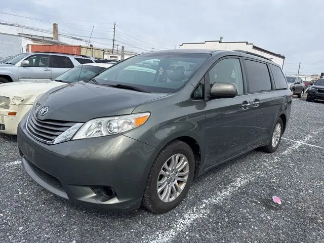Green 2014 Toyota Sienna XLE for sale in Frederick, MD