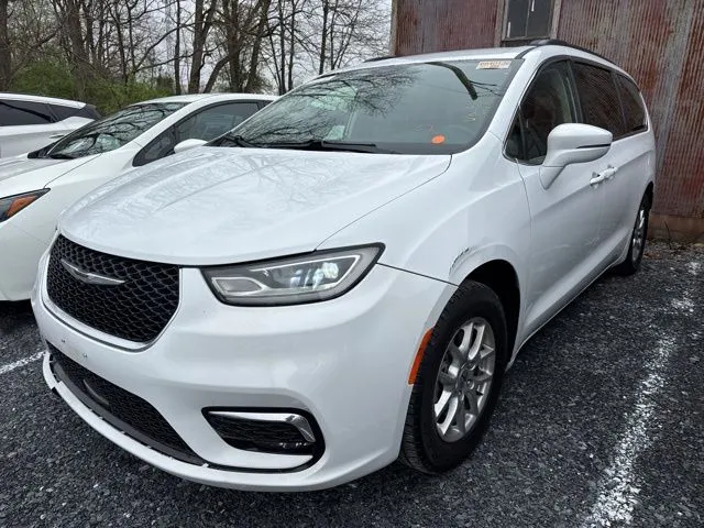 White 2022 Chrysler Pacifica Touring L for sale in Frederick, MD