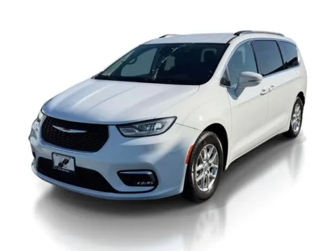 White 2022 Chrysler Pacifica Touring L for sale in Frederick, MD