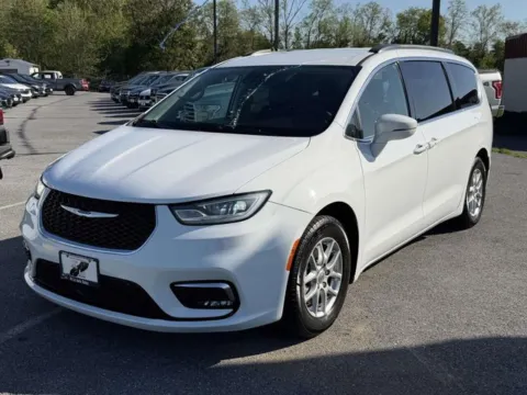 White 2022 Chrysler Pacifica Touring L for sale in Frederick, MD