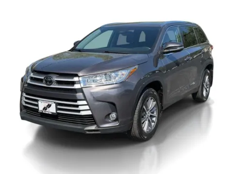 Gray 2019 Toyota Highlander XLE for sale in Frederick, MD