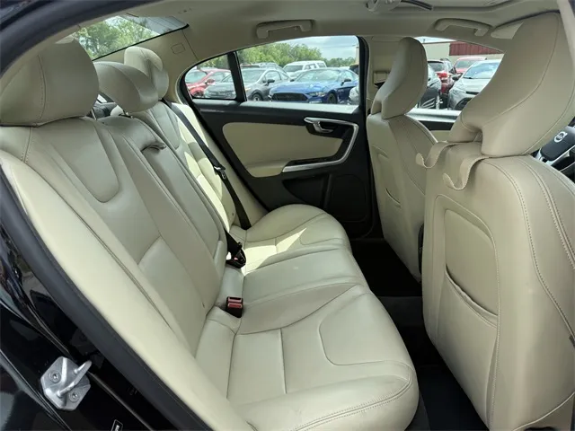 2017 Volvo S60 T5 Dynamic photo 4