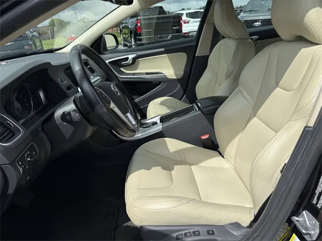 2017 Volvo S60 T5 Dynamic photo 5