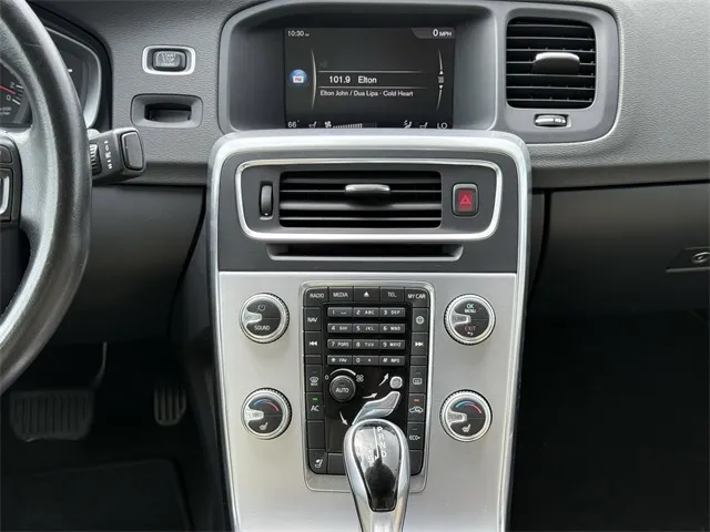 2017 Volvo S60 T5 Dynamic photo 6