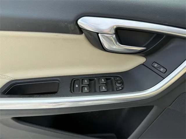 2017 Volvo S60 T5 Dynamic photo 14