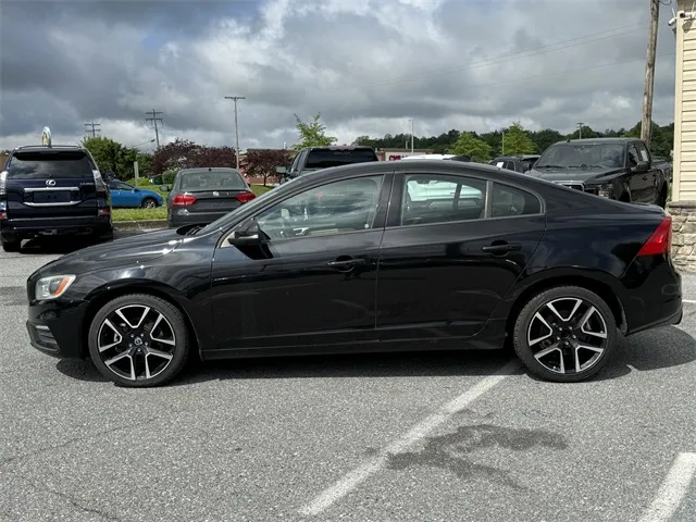 2017 Volvo S60 T5 Dynamic photo 9