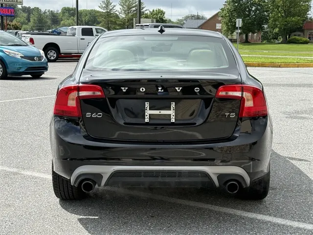 2017 Volvo S60 T5 Dynamic photo 2