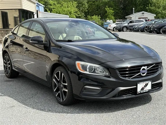 2017 Volvo S60 T5 Dynamic photo 3