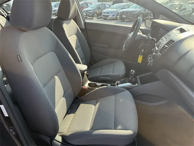 2017 Kia Forte LX Base photo 4
