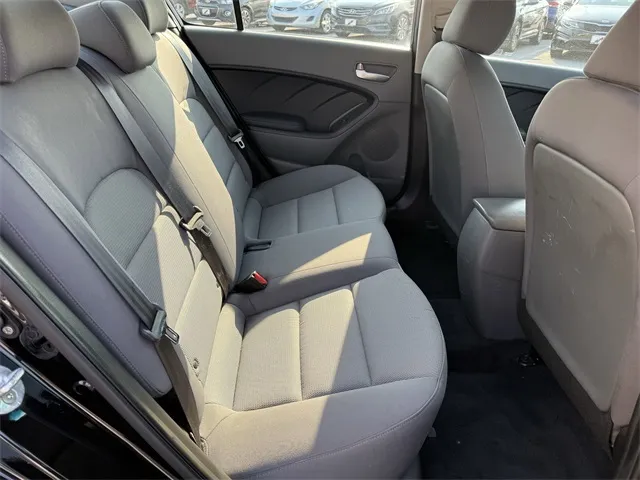 2017 Kia Forte LX Base photo 12