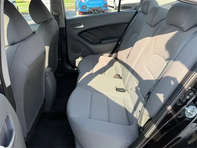 2017 Kia Forte LX Base photo 5