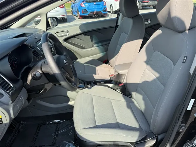 2017 Kia Forte LX Base photo 13