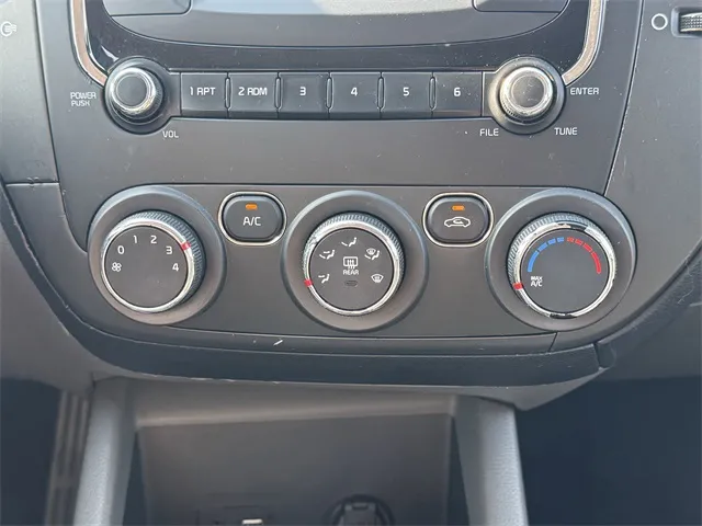 2017 Kia Forte LX Base photo 8