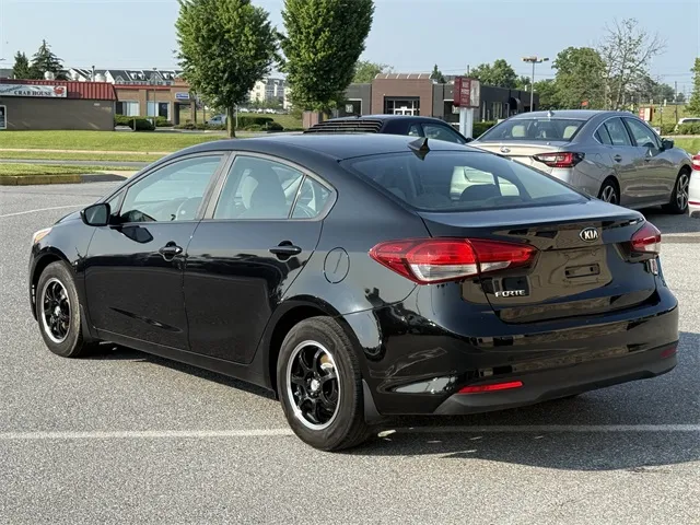 2017 Kia Forte LX Base photo 17