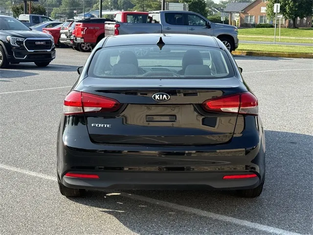 2017 Kia Forte LX Base photo 2
