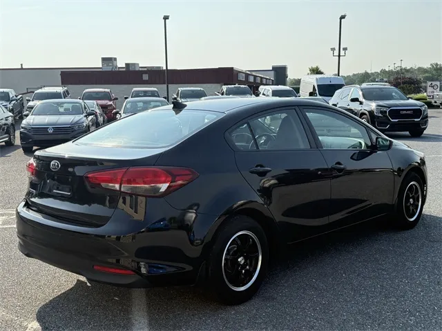 2017 Kia Forte LX Base photo 10