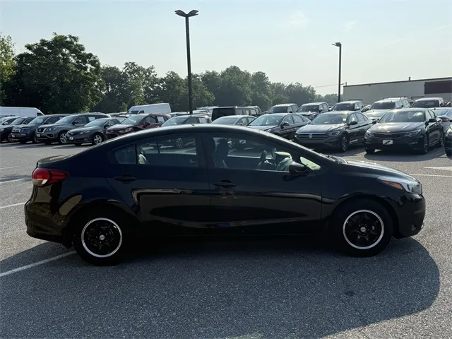 2017 Kia Forte LX Base photo 18