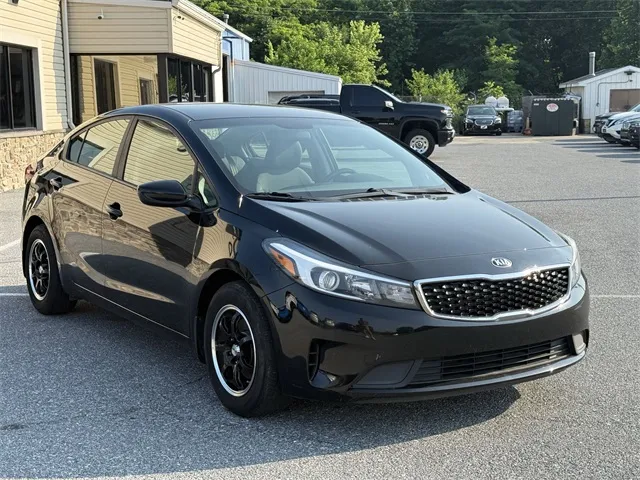 2017 Kia Forte LX Base photo 3