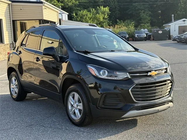 2020 Chevrolet Trax LT photo 2