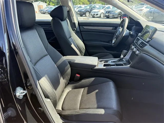2019 Honda Accord LX photo 11