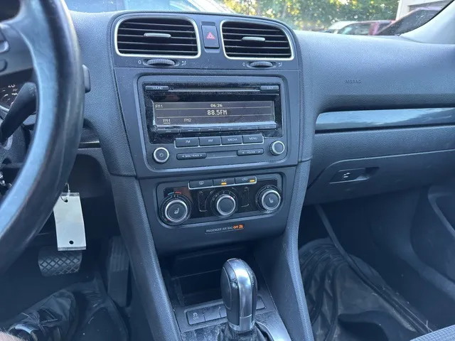 2014 Volkswagen Jetta SportWagen 2.5L S photo 2
