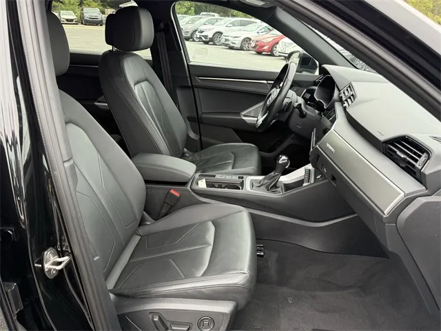 2023 Audi Q3 S line Premium photo 3