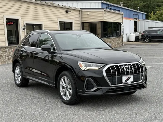 2023 Audi Q3 S line Premium photo 2