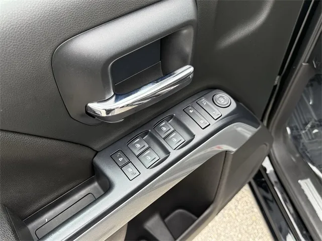 2018 Chevrolet Silverado 1500 LT photo 6