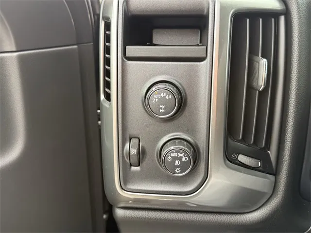 2018 Chevrolet Silverado 1500 LT photo 22