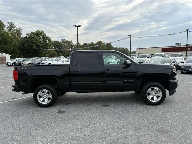 2018 Chevrolet Silverado 1500 LT photo 18