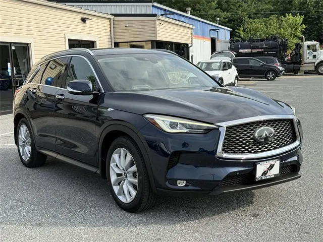 2019 Infiniti QX50 Essential photo 3