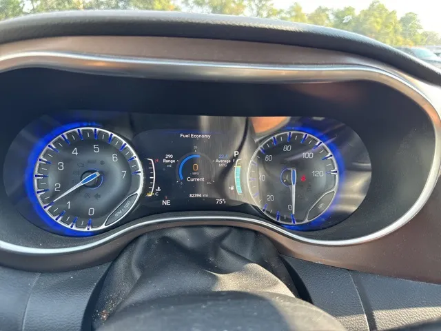 2019 Chrysler Pacifica Touring Plus photo 2