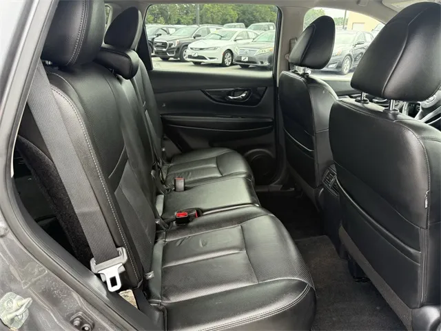 2019 Nissan Rogue SL photo 3