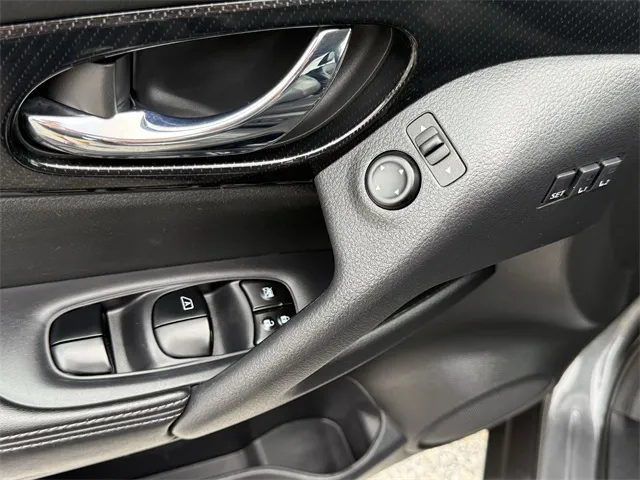 2019 Nissan Rogue SL photo 5