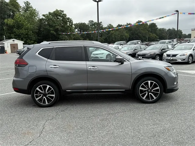 2019 Nissan Rogue SL photo 17