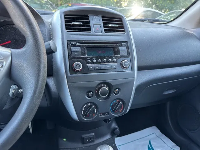 2017 Nissan Versa 1.6 SV photo 4