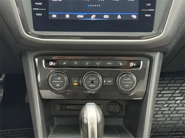 2021 Volkswagen Tiguan SE photo 16