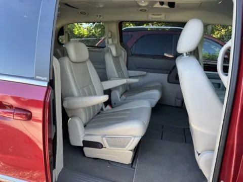 More photos of 2009 Chrysler Town & Country Touring at Hi Lo Auto Sales - Frederick - 355, MD