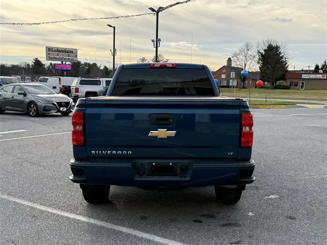 2018 Chevrolet Silverado 1500 LT photo 2
