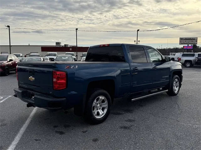 2018 Chevrolet Silverado 1500 LT photo 4