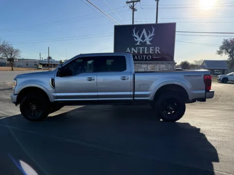 Photos of 2020 FORD F-250 SUPER DUT CREW CAB 4X4 PLATINUM for sale in Kerrville, TX at Antler Auto