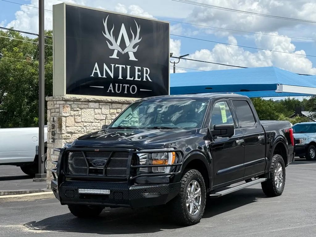 Black 2021 FORD F-150 XLT for sale in Kerrville, TX