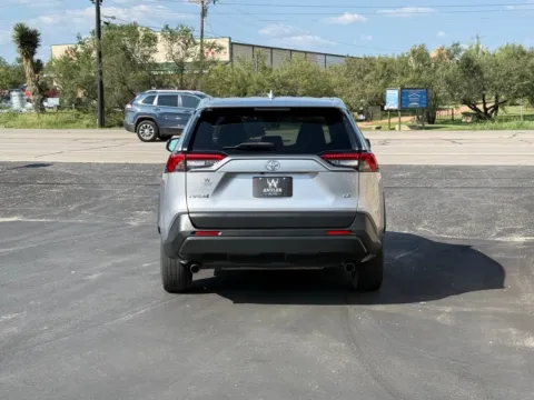 More photos of 2022 TOYOTA RAV4 LE at Antler Auto, TX