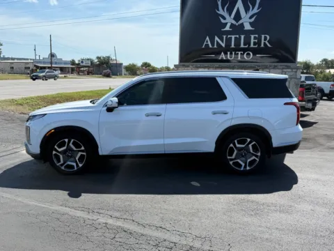 Photos of 2023 HYUNDAI PALISADE SEL PREMIUM for sale in Kerrville, TX at Antler Auto