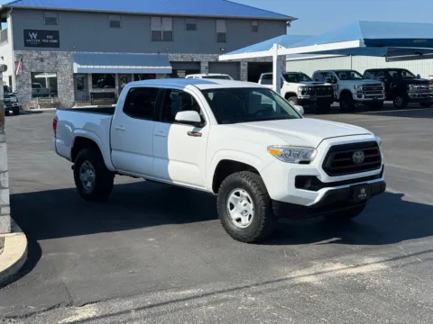 More photos of 2020 TOYOTA TACOMA SR at Antler Auto, TX